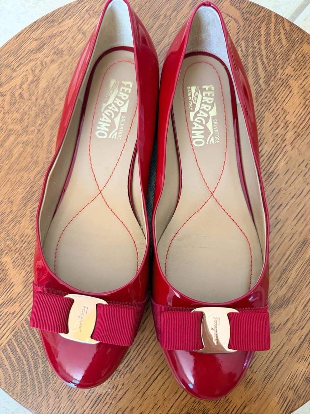 Salvatore Ferragamo Red Patent Vara Bow Varina Ballet Flats - Picture 2 of 9